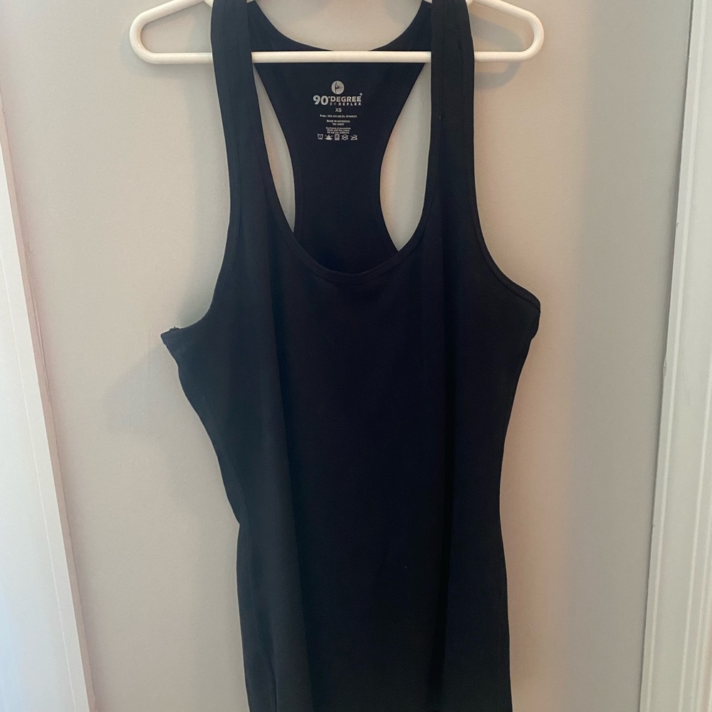 90° black tank top